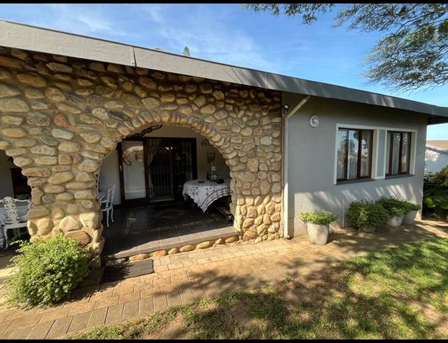 6 BEDROOM HOUSE FOR SALE IN MANABA BEACH